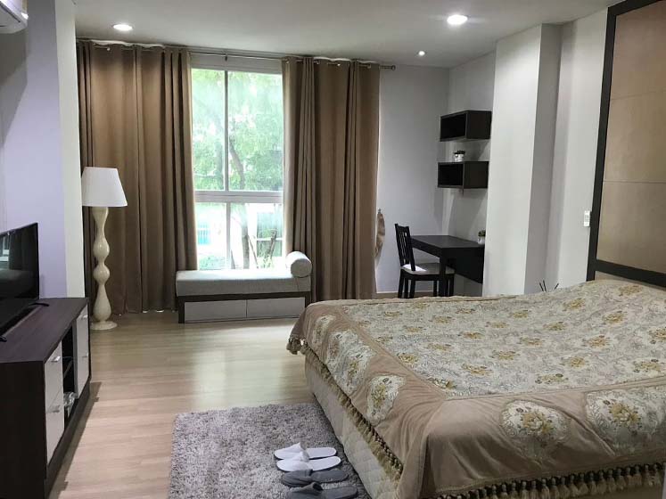 Condominium in Near United Nations 